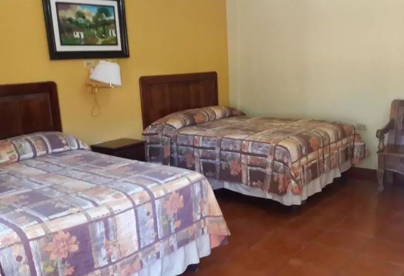 هتل Brisas De Copan