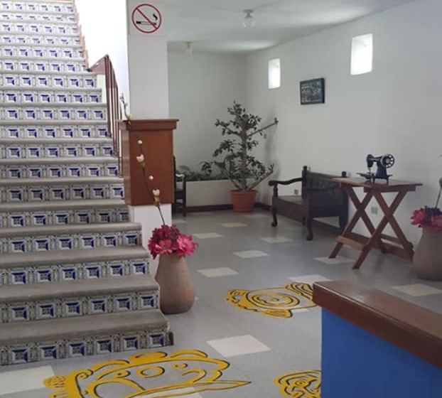 هتل Casa Flores De Tikal