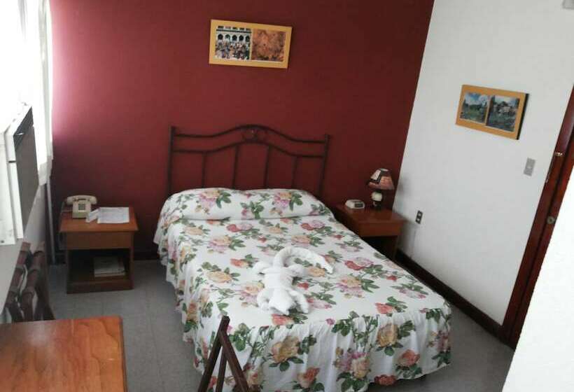 هتل Casa Flores De Tikal