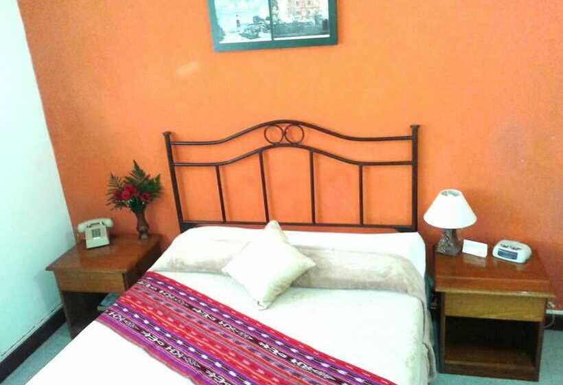 هتل Casa Flores De Tikal