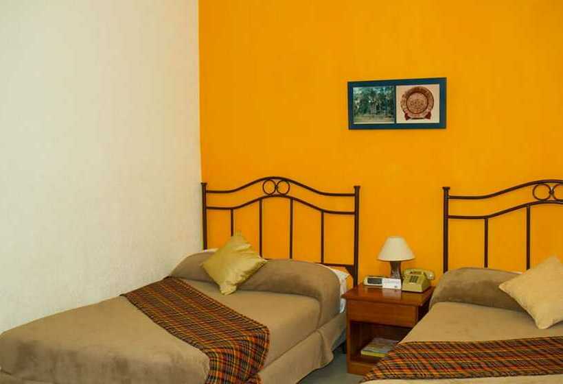 هتل Casa Flores De Tikal