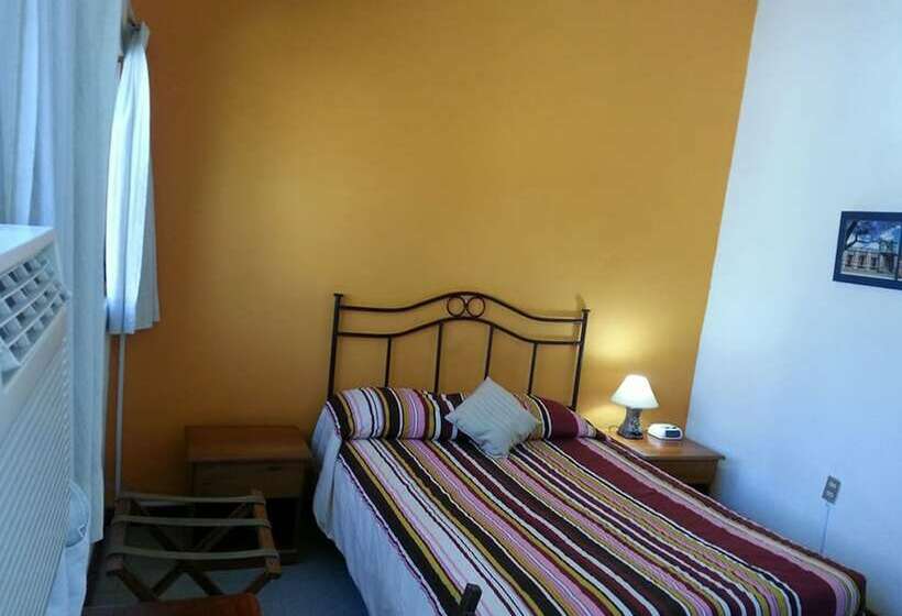 هتل Casa Flores De Tikal