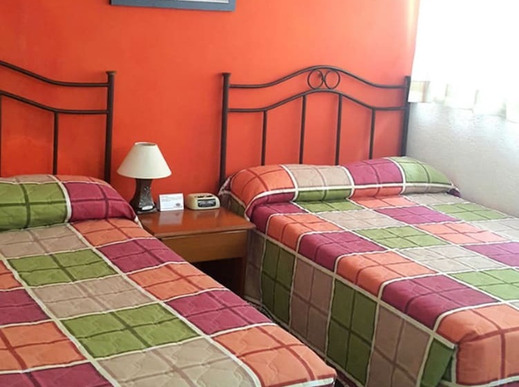 هتل Casa Flores De Tikal