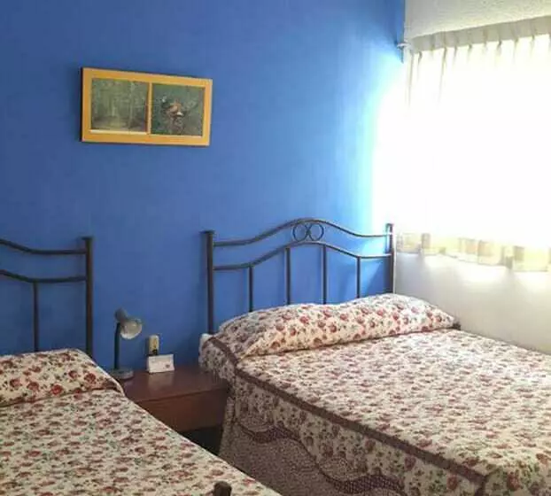 هتل Casa Flores De Tikal