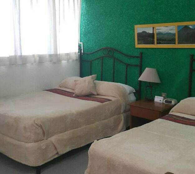 هتل Casa Flores De Tikal