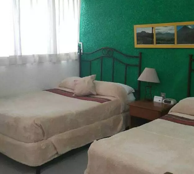 هتل Casa Flores De Tikal