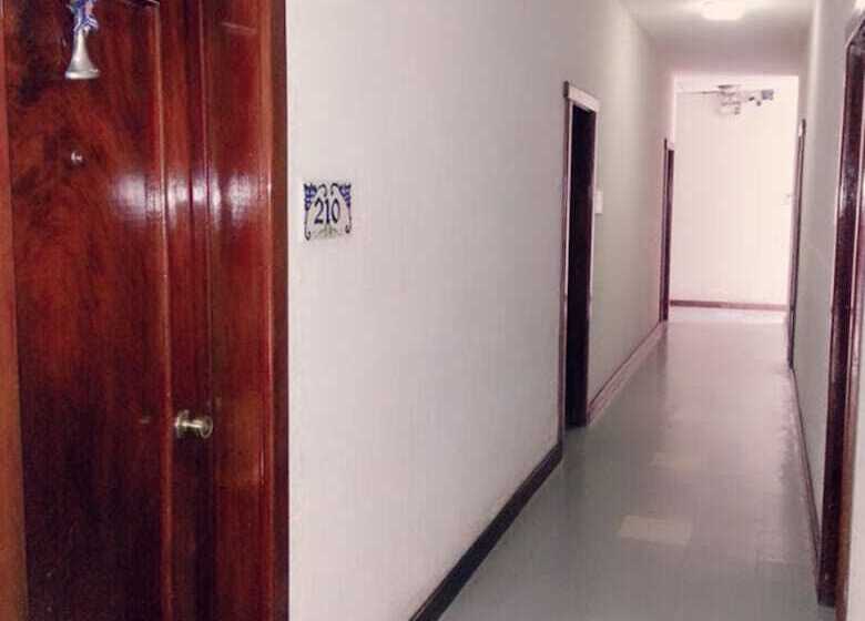 هتل Casa Flores De Tikal