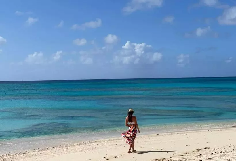 هتل Osprey Beach