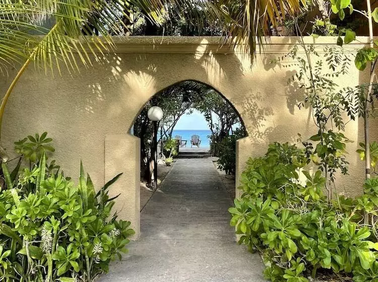 هتل Osprey Beach