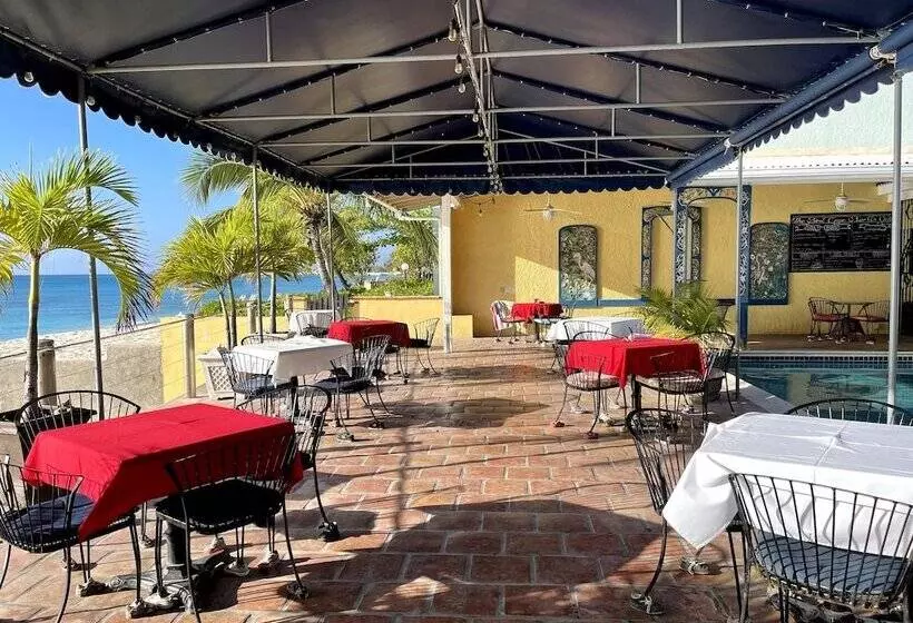 هتل Osprey Beach