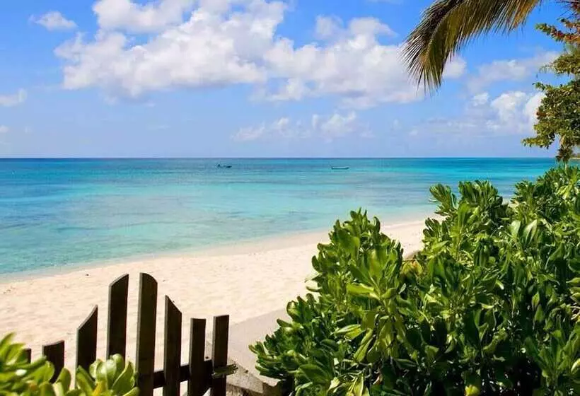 هتل Osprey Beach