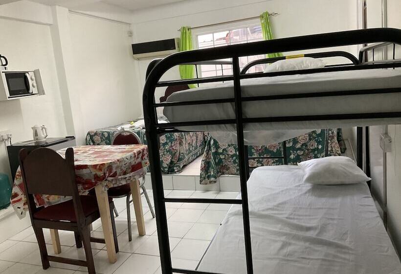 هتل Stephanie S Apartments Ltd