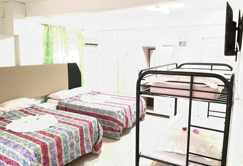 هتل Stephanie S Apartments Ltd