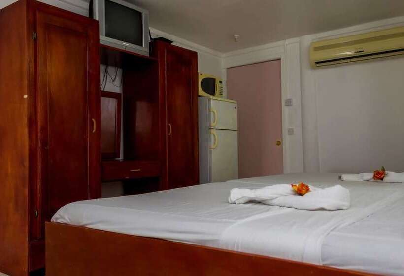 هتل Stephanie S Apartments Ltd