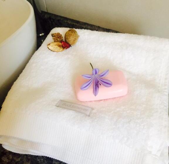 Unique Hotel & Suites