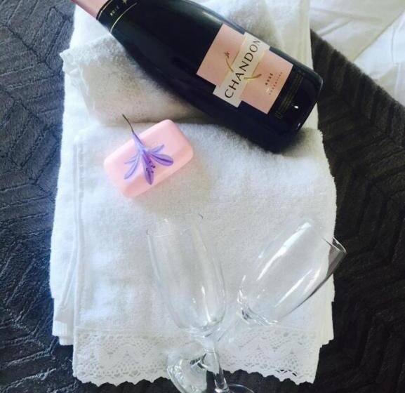 Unique Hotel & Suites