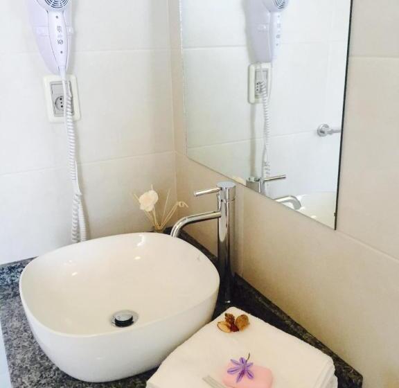 Unique Hotel & Suites