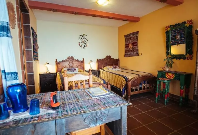 هتل Y Café La Casa Del Mundo