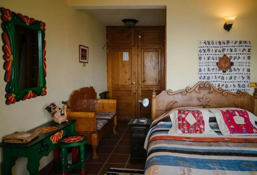 هتل Y Café La Casa Del Mundo