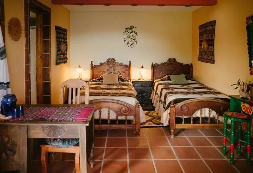 هتل Y Café La Casa Del Mundo