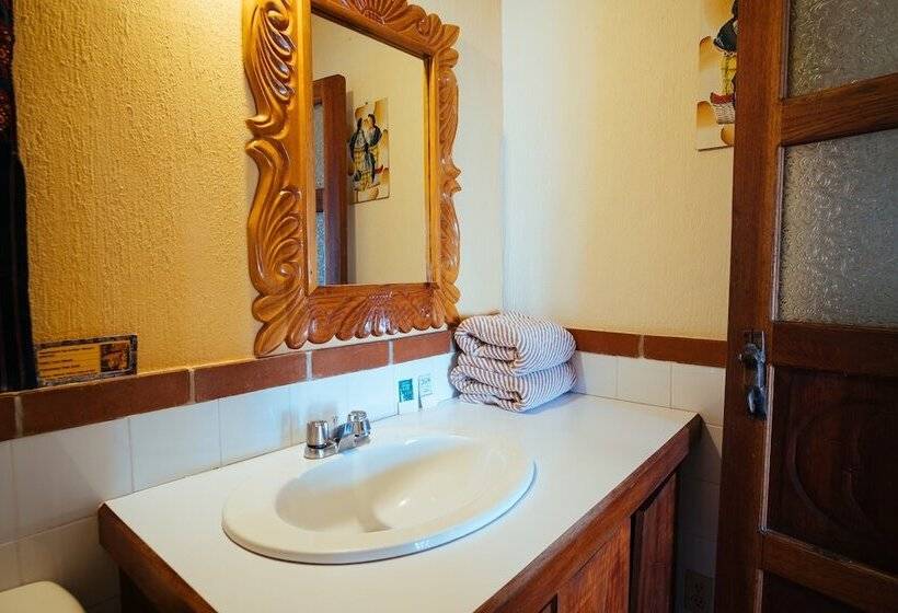 هتل Y Café La Casa Del Mundo