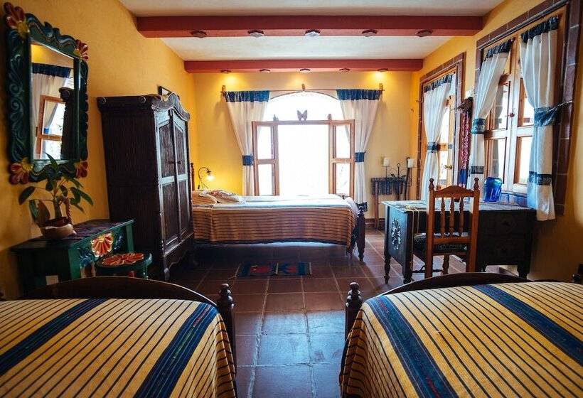 هتل Y Café La Casa Del Mundo