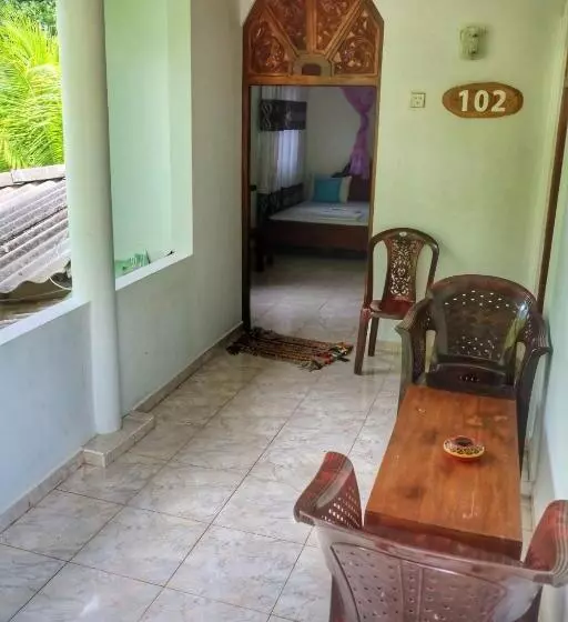 تختخواب و صبحانه Golden Rainbow Guest House