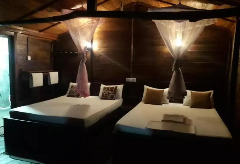 تختخواب و صبحانه Golden Rainbow Guest House