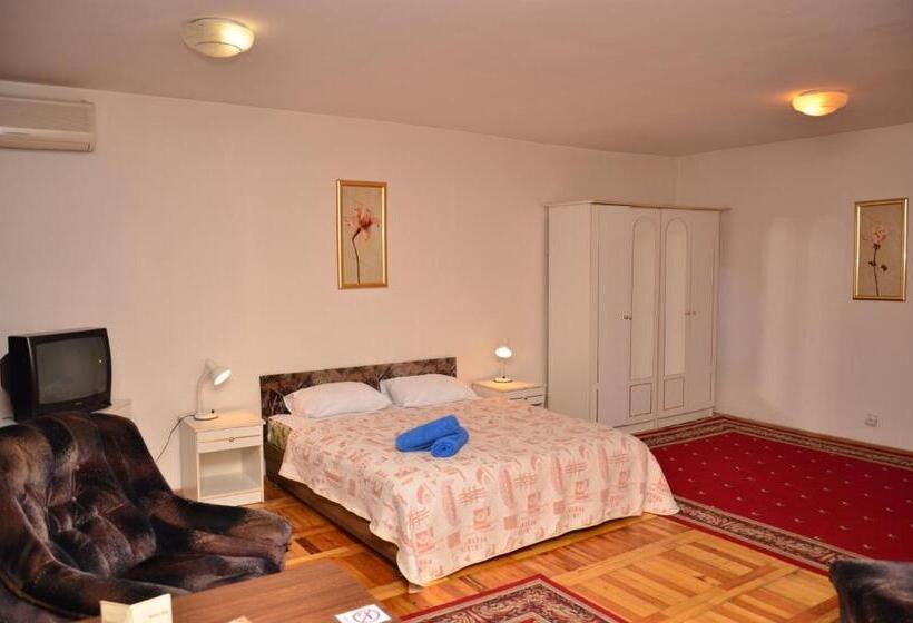 تختخواب و صبحانه Mini Hotel Vesna