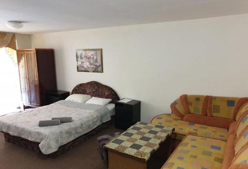 تختخواب و صبحانه Mini Hotel Vesna