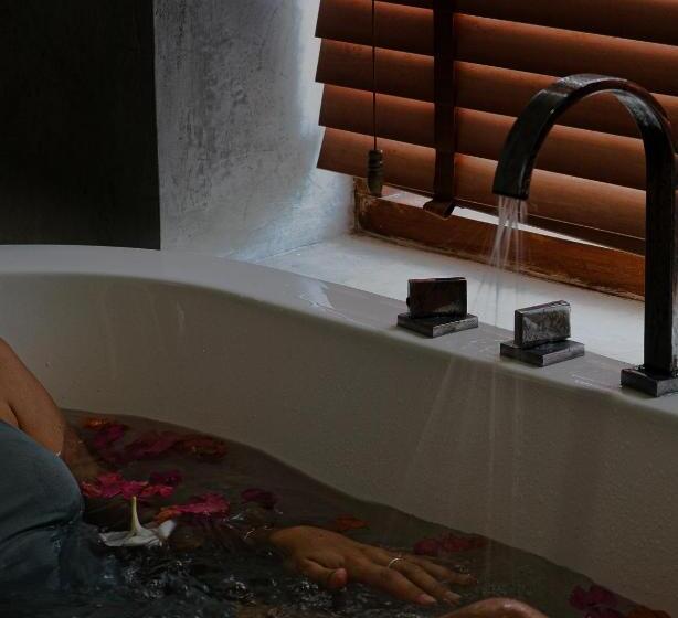 Cardamon Hotel Nilaveli