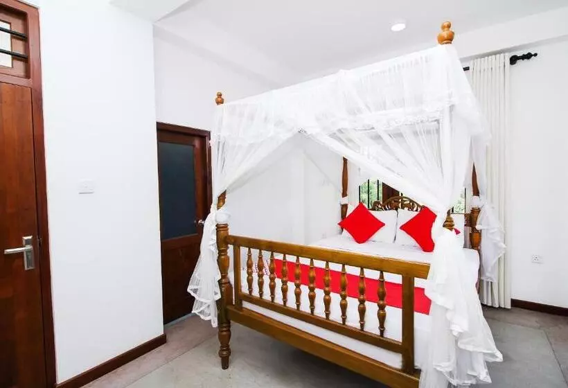 هتل Arken Lanka