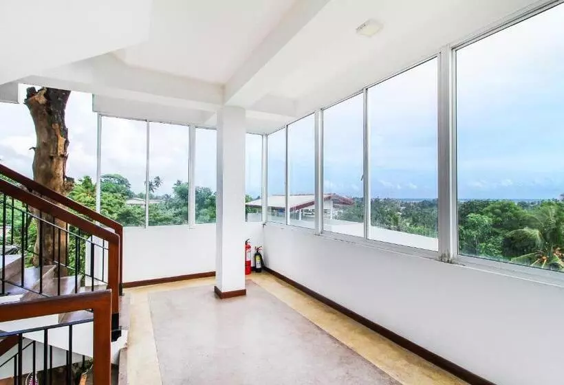 هتل Arken Lanka