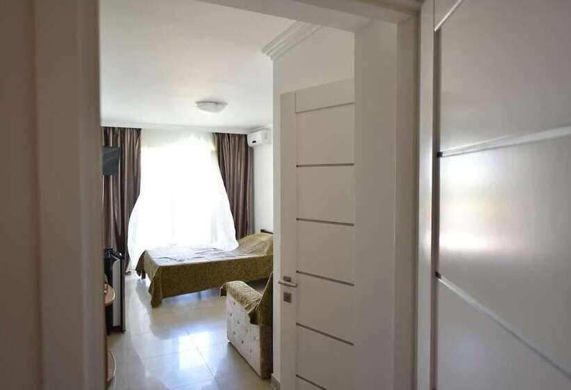 酒店 Chernomorskiy