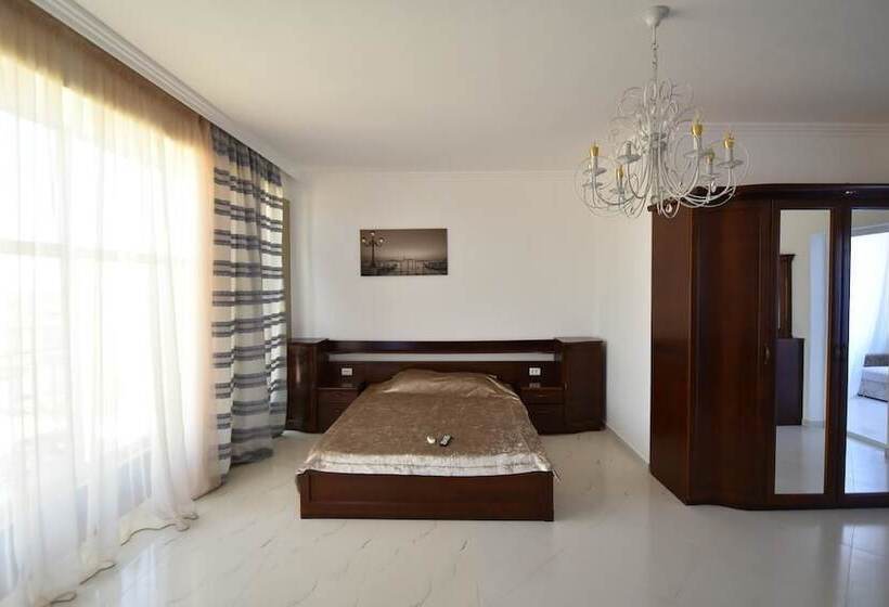 酒店 Chernomorskiy