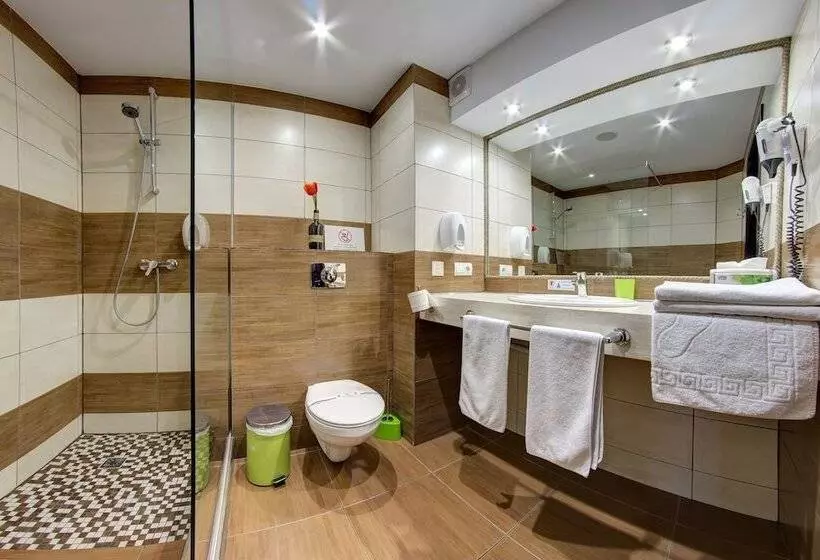 هتل F&b Spa Resort
