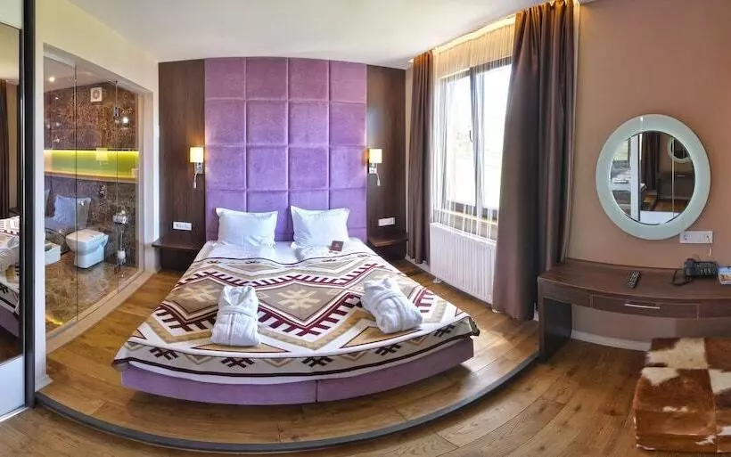 هتل F&b Spa Resort