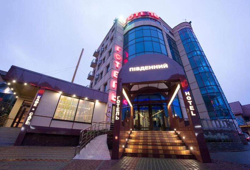ホテル Pivdenniy