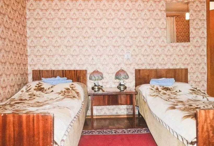 هتل Zhovtneviy