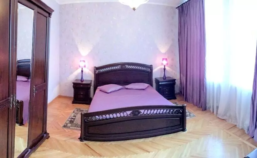 هتل Zhovtneviy
