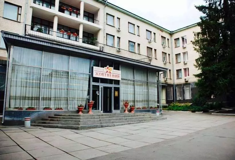 هتل Zhovtneviy