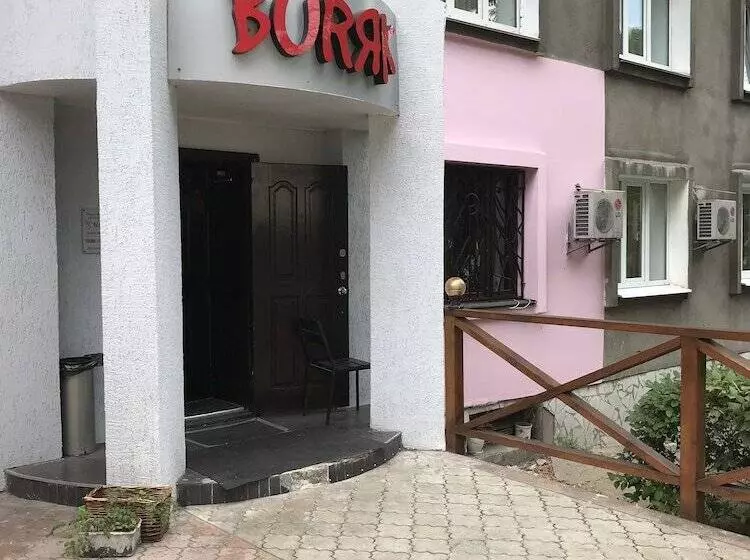 هتل Znannya