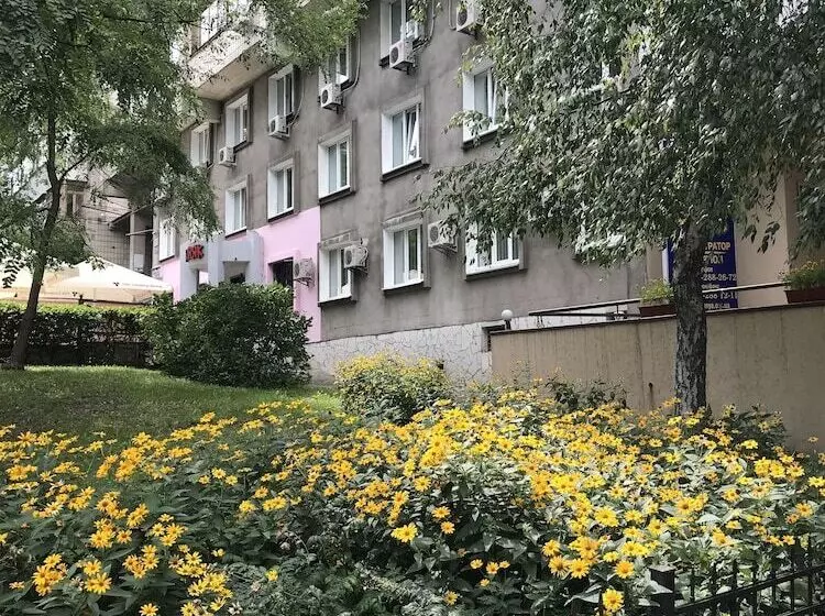 هتل Znannya