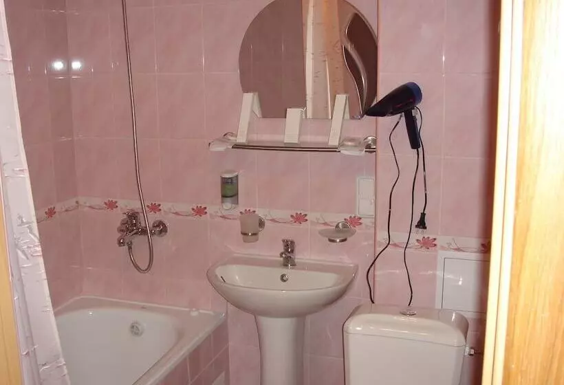 هتل Znannya