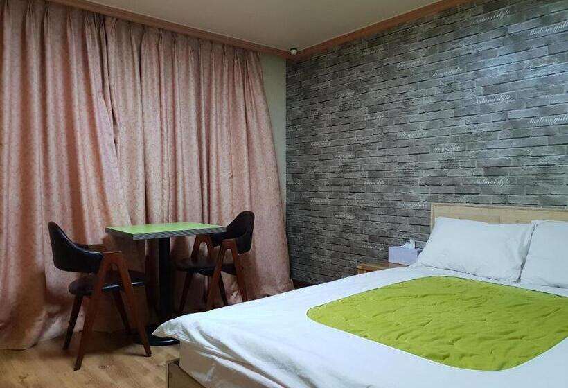 モーテル Green And Blue