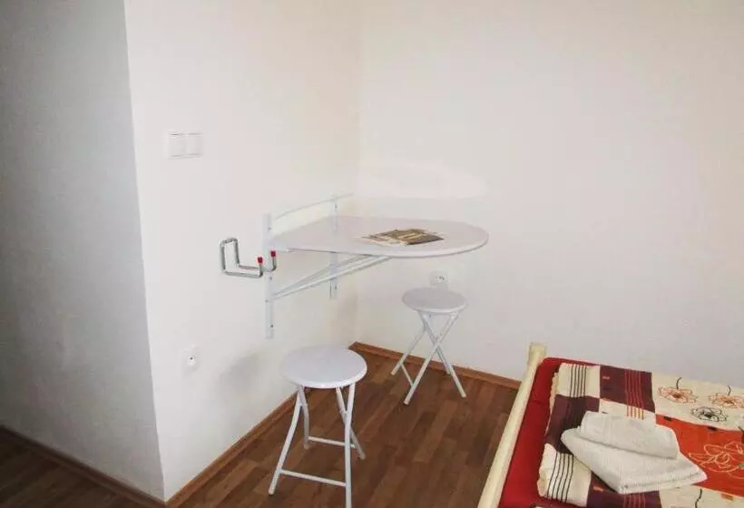Retkeilymaja Ubytování Ledňáček
