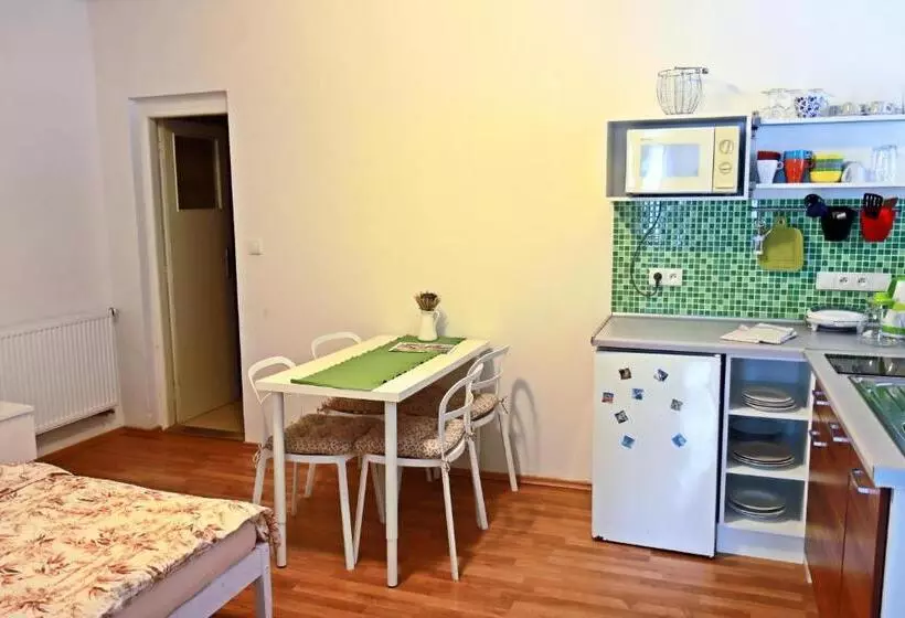 Retkeilymaja Ubytování Ledňáček