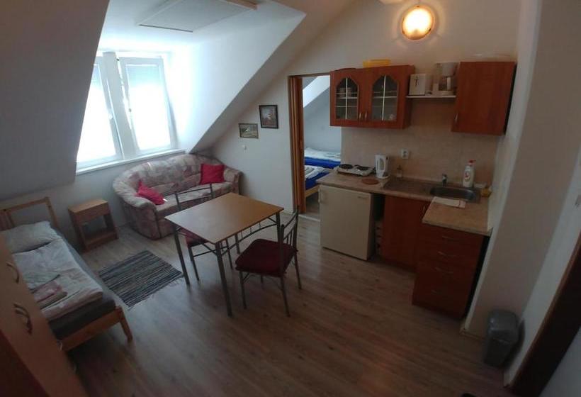 فندق صغير Kv Apartmans Varšavská