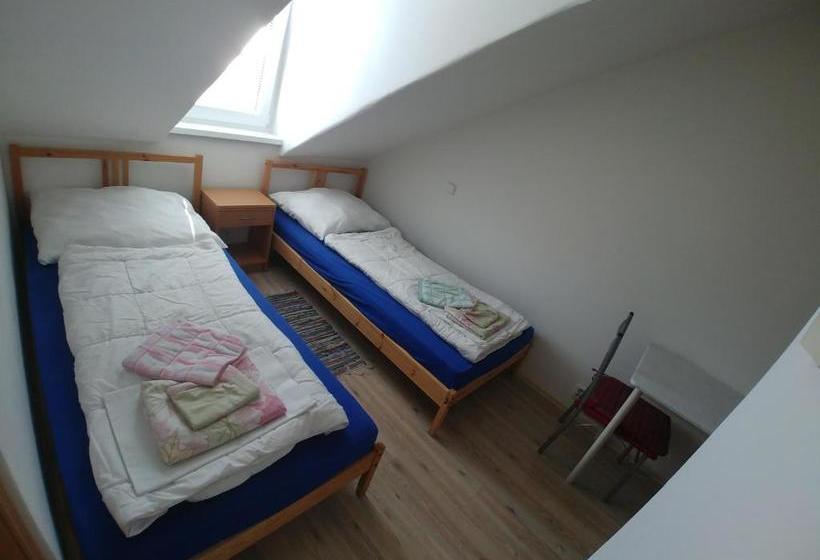 فندق صغير Kv Apartmans Varšavská