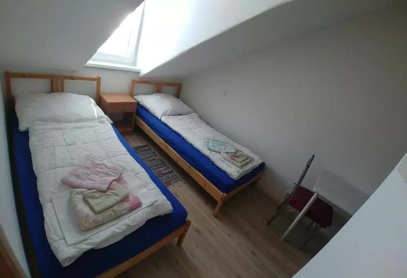 هاستل Kv Apartmans Varšavská